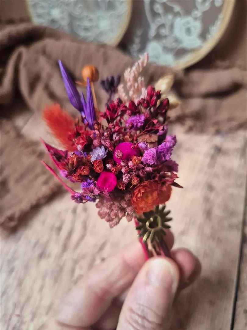 Fiole fleurie avec médaillon - Mini bouquet de fleurs séchées – Image 16