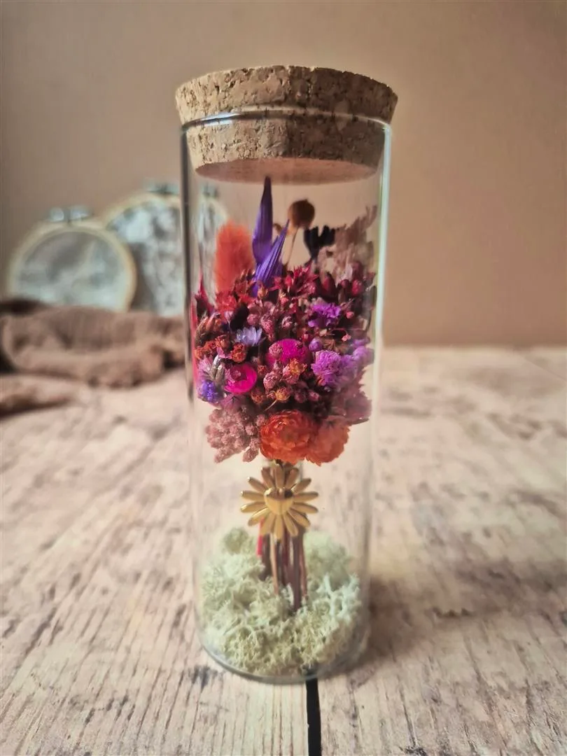 Fiole fleurie avec médaillon - Mini bouquet de fleurs séchées – Image 15