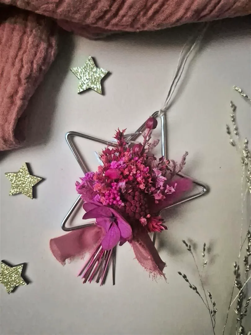 Etoile fleurie en fleurs séchées à suspendre – Image 10
