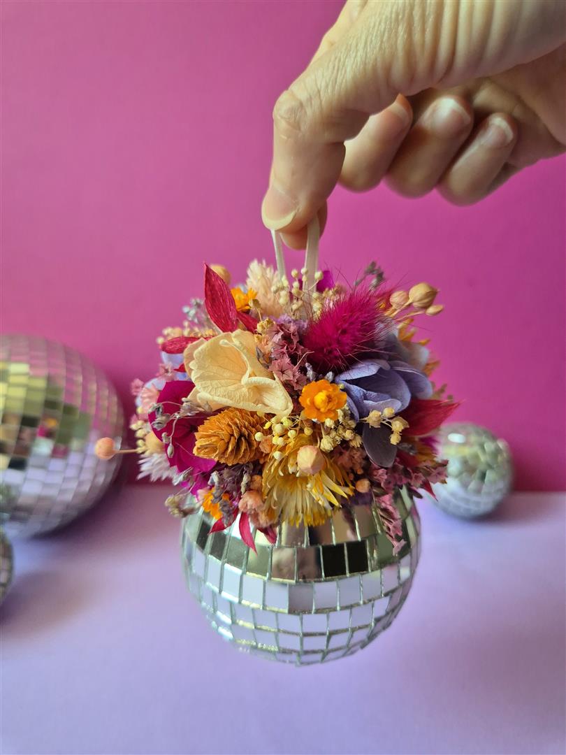 Atelier suspension boule à facettes fleurie – Image 4